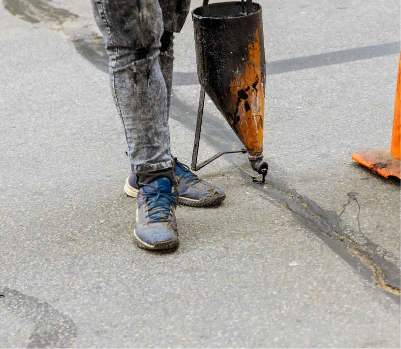 asphalt-crack-filling-1
